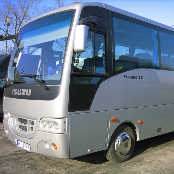 wynajem autobusów warszawa isuzu-30